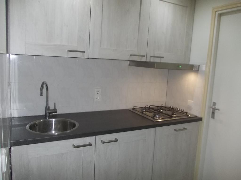 Apartment + Studios Insulinde Тилбург Стая снимка