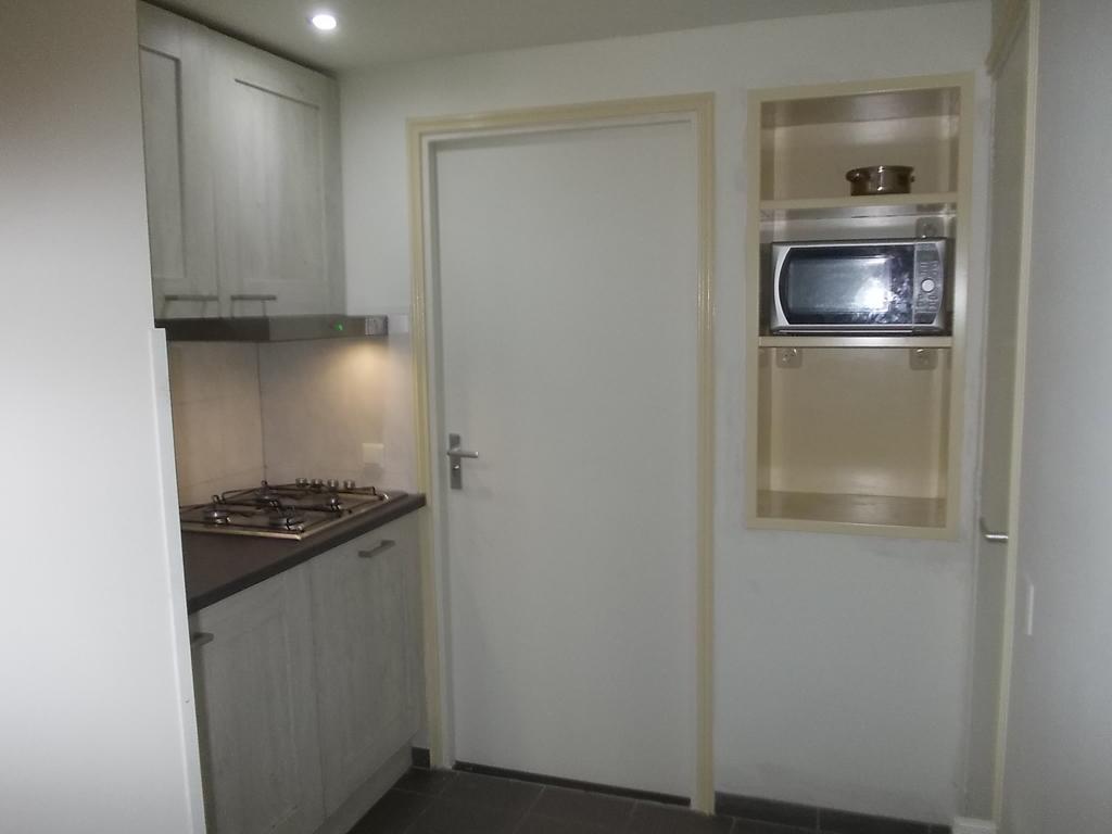 Apartment + Studios Insulinde Тилбург Стая снимка